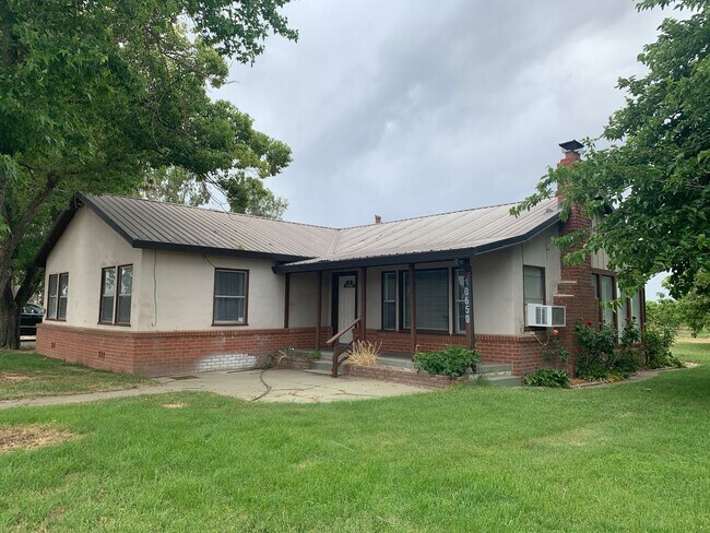 Building Photo - 3 bed / 1 ba country house - Live Oak