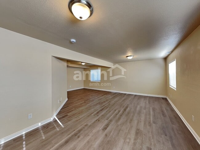 Building Photo - 5551 Geneva Way