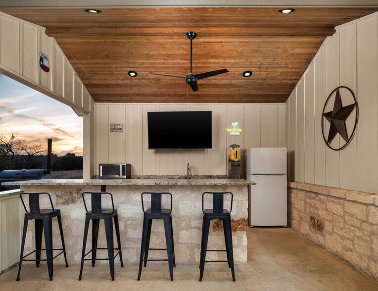 Building Photo - 1802 Mountain Vly Dr