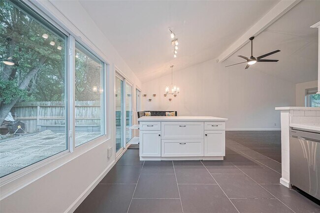 Building Photo - 3407 Hillstone Dr