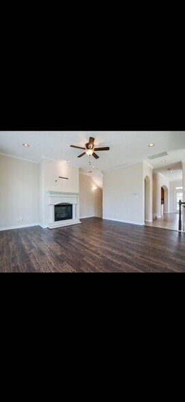 Building Photo - 8002 Stoneyway Dr