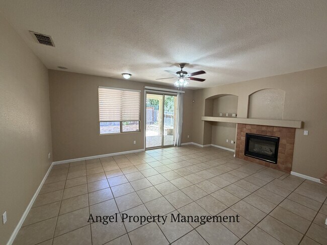 Building Photo - 10101 E Taron Dr