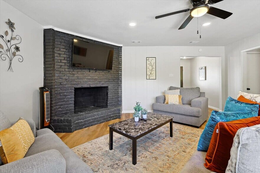 Building Photo - 405 Tate Cir