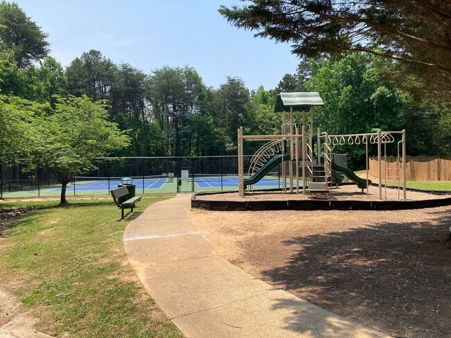 Building Photo - Simpsonville