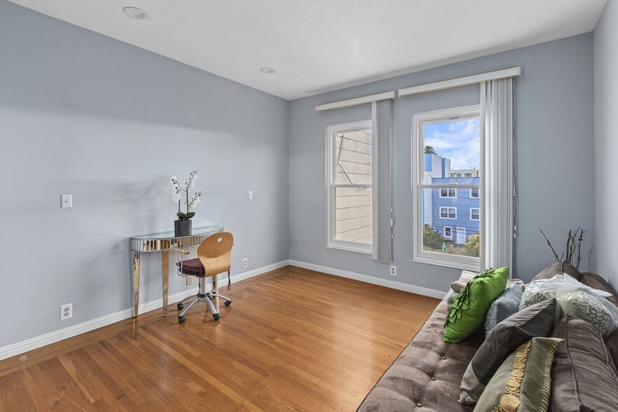 Building Photo - 548 25th Ave