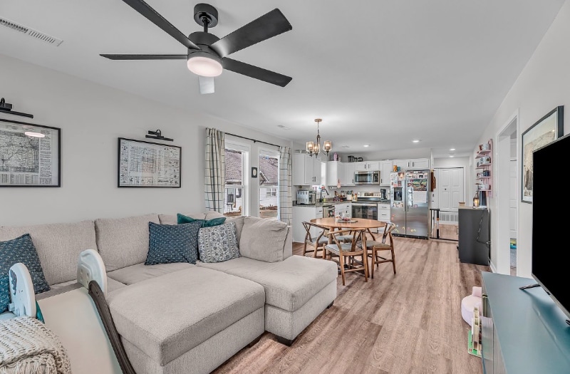 Building Photo - 916 SW Warren Ave