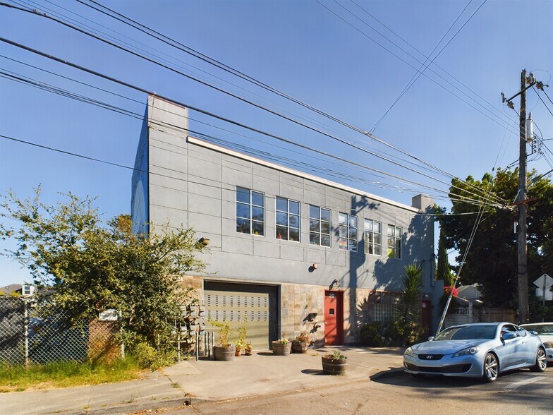 Building Photo - 926 Chester St
