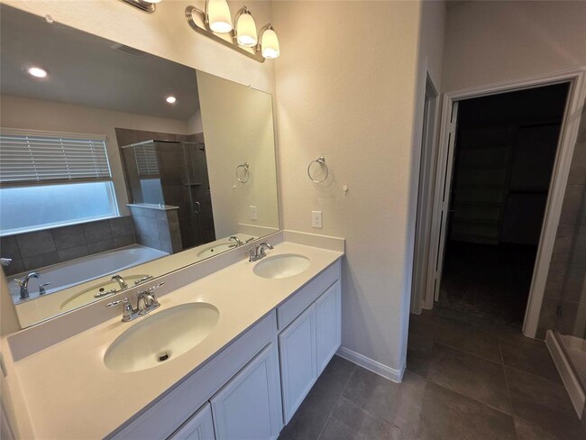 Building Photo - 229 Cresta Cv Ct