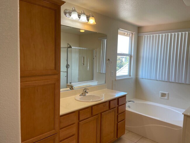 Building Photo - NICE TWO STORY HOME IN WEST ROSEVILLE