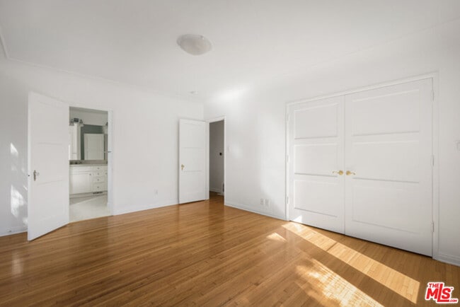 Building Photo - 8664 W Olympic Blvd