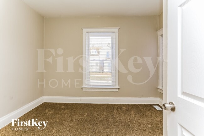 Building Photo - 202 S Park Ave