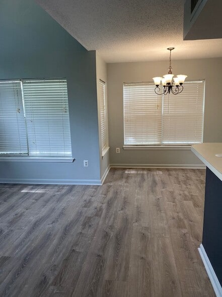 LR /Dining area - 10304 Westridge Dr
