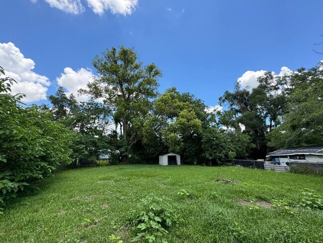 Building Photo - Historic District 2BR/1BA Home Built For Q...