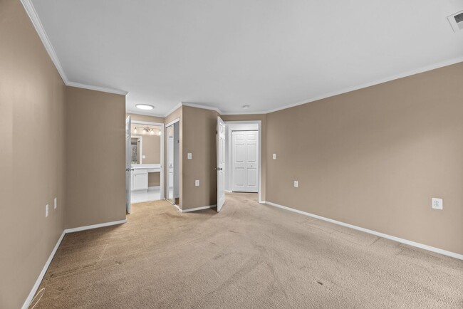 Building Photo - Ground level condo in Annapolis - Lake Heron