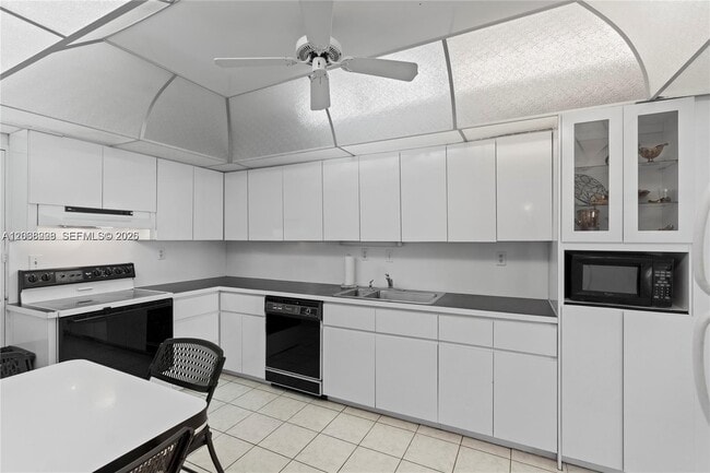 Building Photo - 5001 Collins Ave