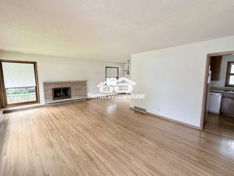 Building Photo - 3813 W 60th St
