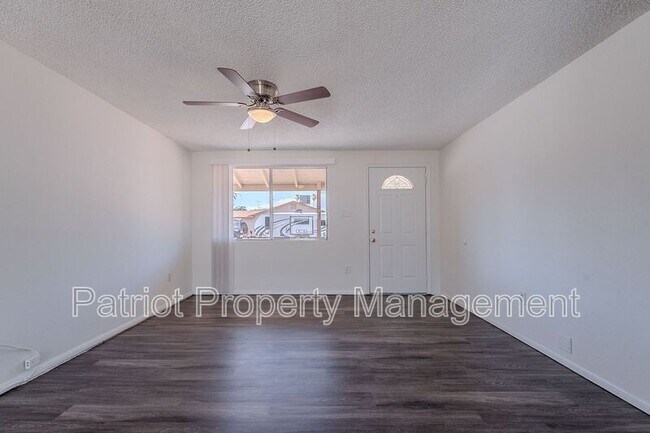 Building Photo - 1609 W Voltaire Ave
