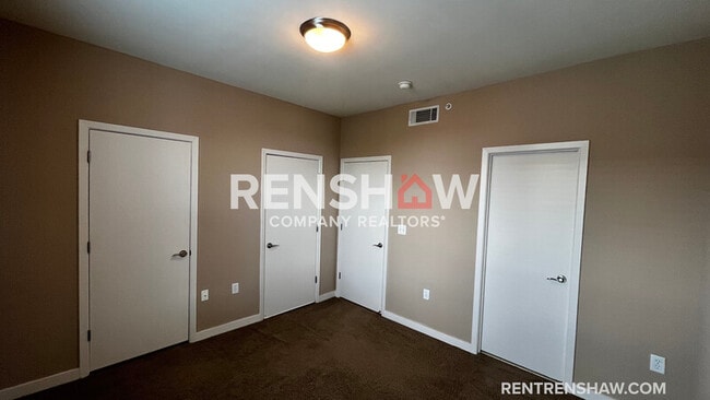 Building Photo - 380 Island Dr