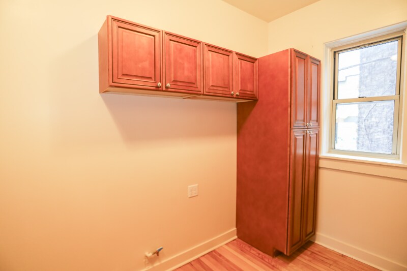 Building Photo - 1201 W Waveland Ave