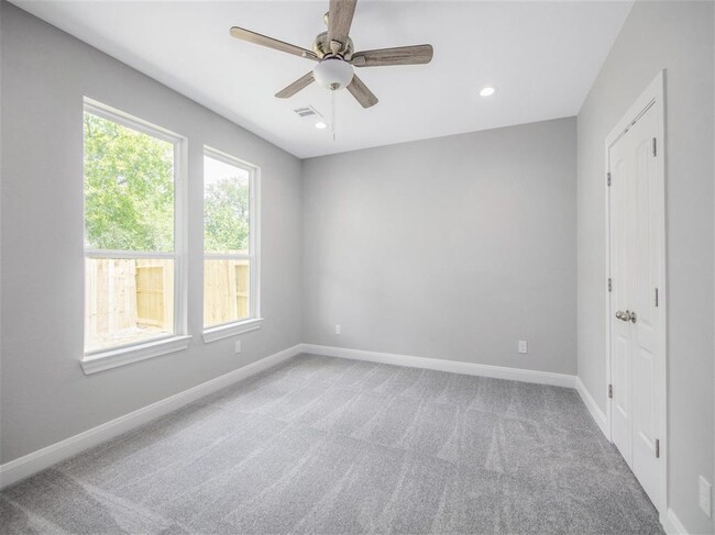Building Photo - 9817 Turnbow St