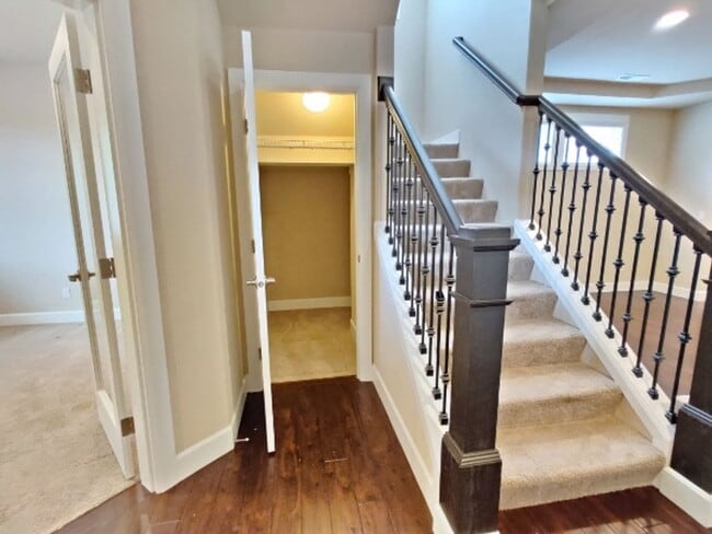 Building Photo - Beautiful Tumwater Home - 4 BD+DEN+BONUS RM