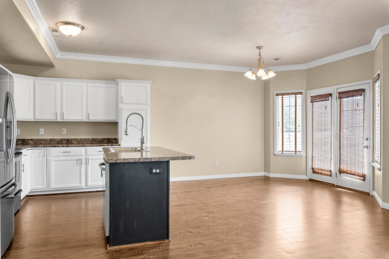 Building Photo - 231 E Sunshine Dr