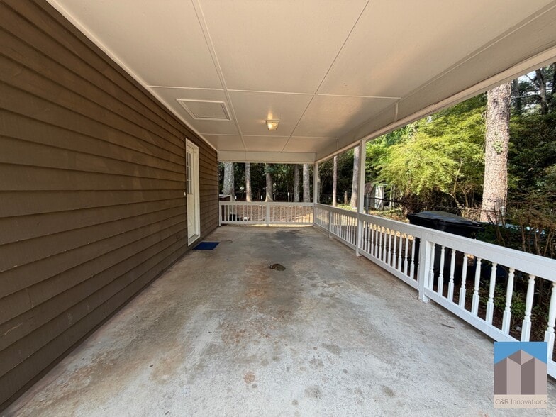 Building Photo - 734 Marthas Dr