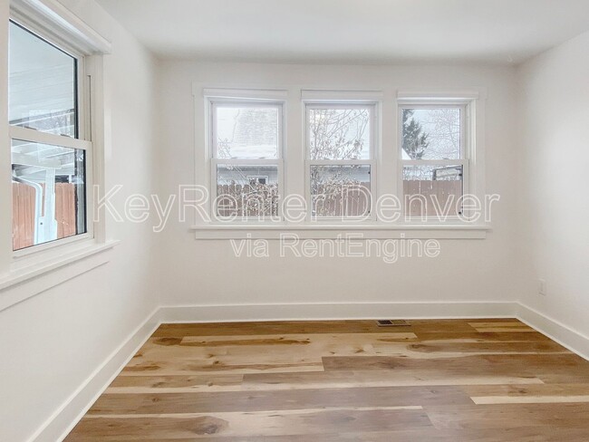 Building Photo - 4998 N Irving St