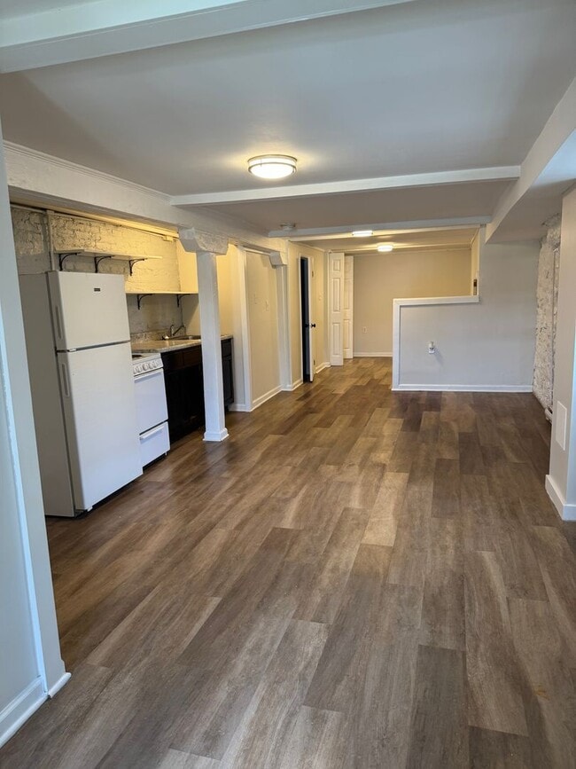 Building Photo - (104) 133-135 Summit Ave