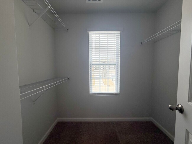 Building Photo - Newly Built 3 Bedroom Home - Baxter