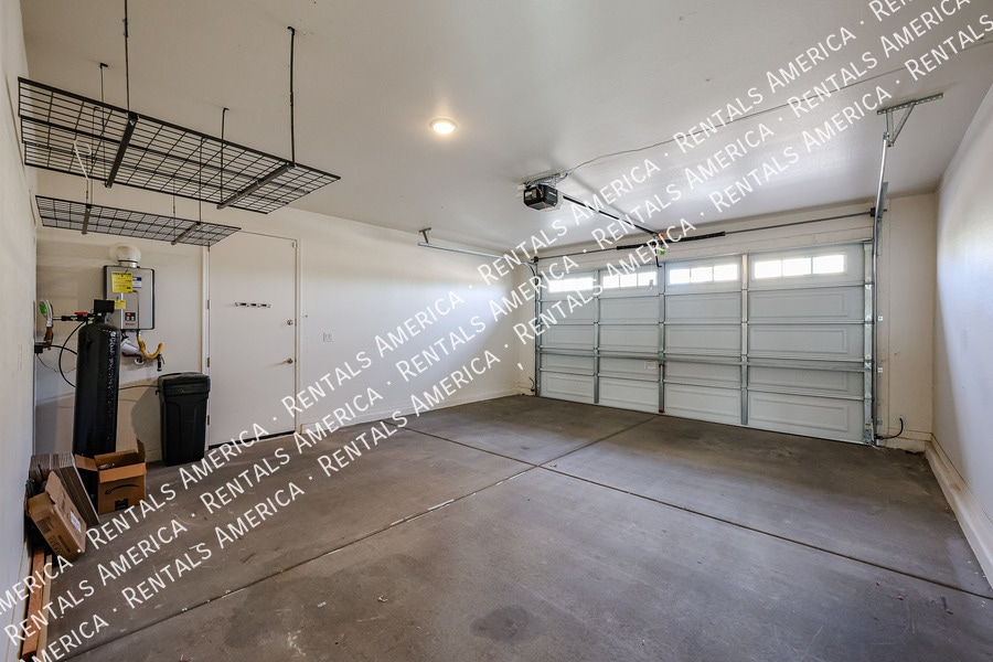 Building Photo - 16215 W Camino de Oro