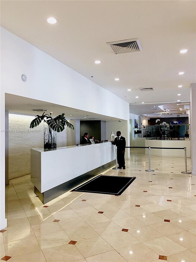 Primary Photo - 100 Lincoln Rd