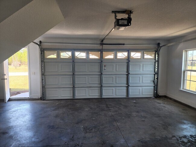 Building Photo - 114 Miller St NE