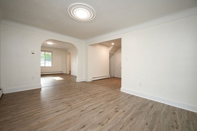 Building Photo - Single Family Home