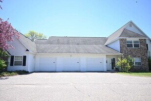 Building Photo - 1421 River View Ave