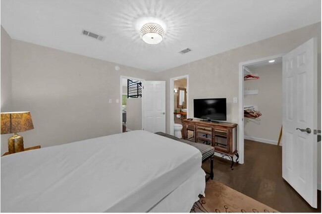 Building Photo - 4404 Travis Country Cir