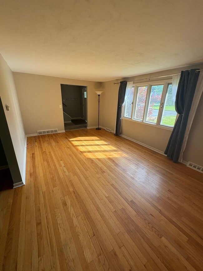 Building Photo - 5250 Longridge Rd