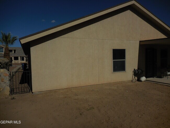 Building Photo - 12572 Paseo Lindo Dr