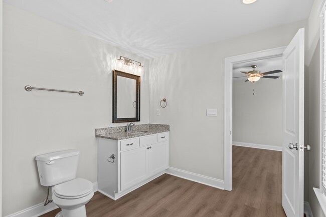 Building Photo - 214 Clifton Dr