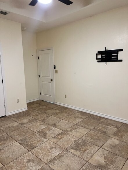Masterbedroom/ King size bed fits - 12 Chaparral St