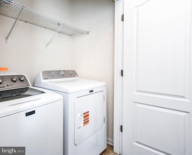 Building Photo - 608 Parkside Pl NE