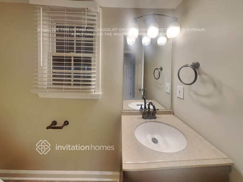 Building Photo - 2536 Ashworth Lake Rd