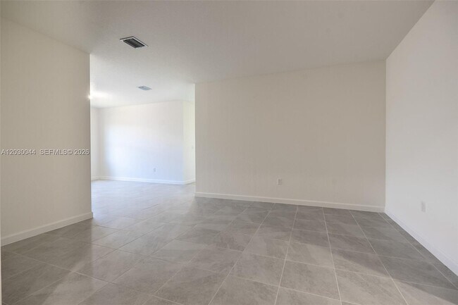 Building Photo - 2988 SE 25th Ave