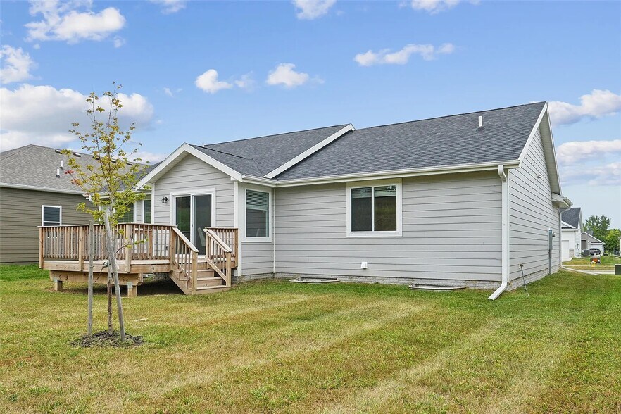 Building Photo - 519 Meadows Ct