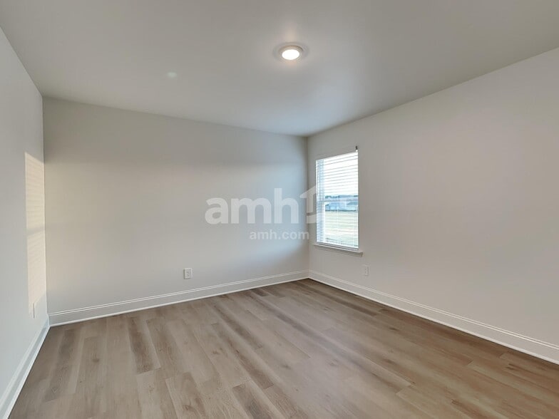 Building Photo - 314 Golucke Way