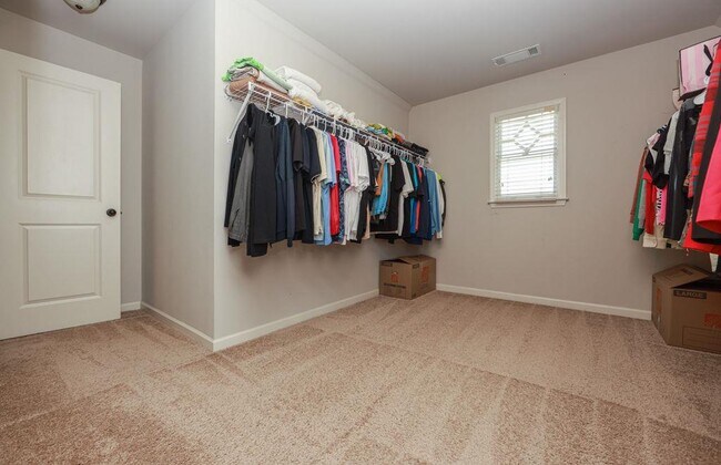 Building Photo - 4669 Sierra Creek Dr NE