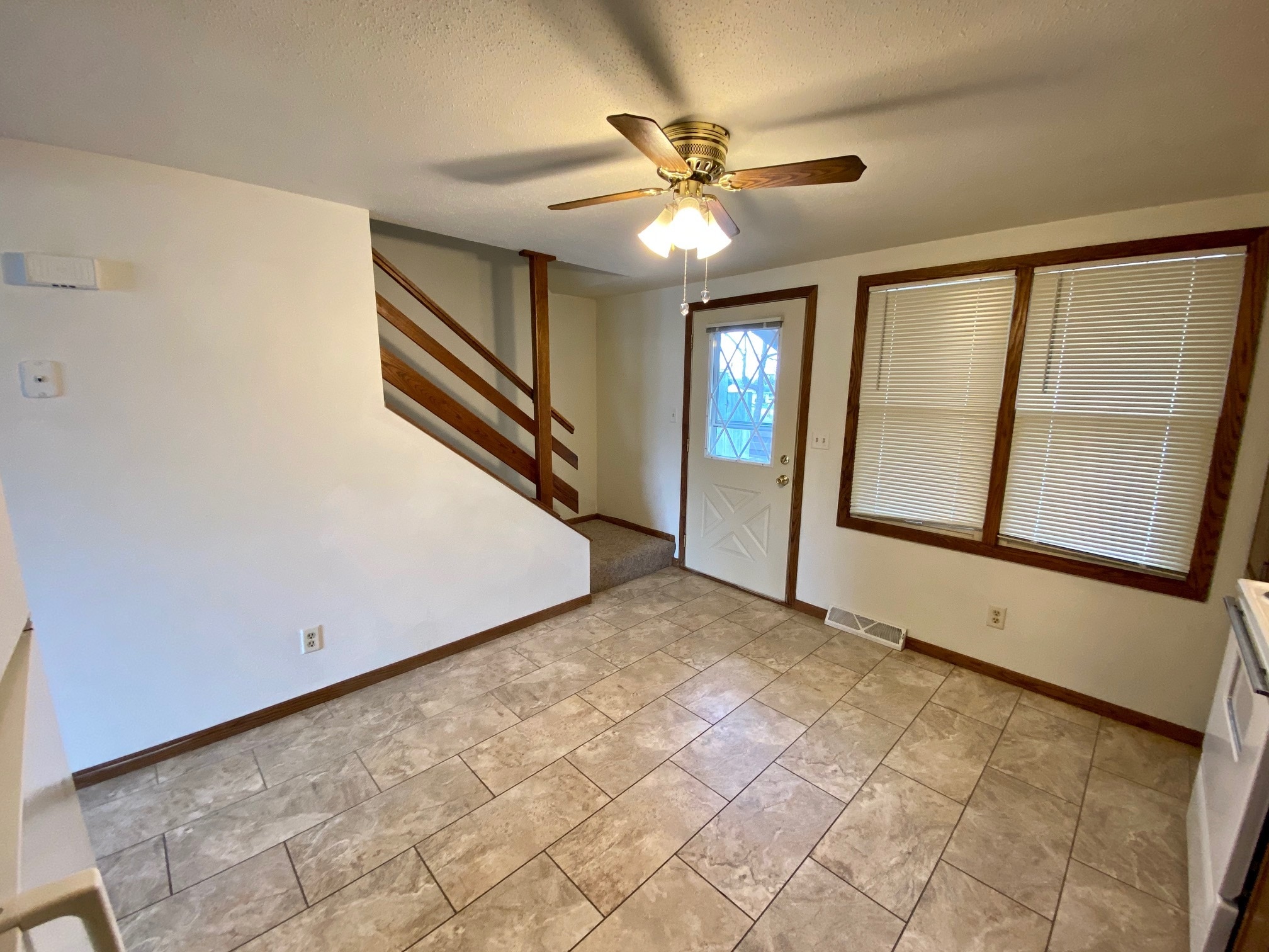 Building Photo - 610 12th Ave S