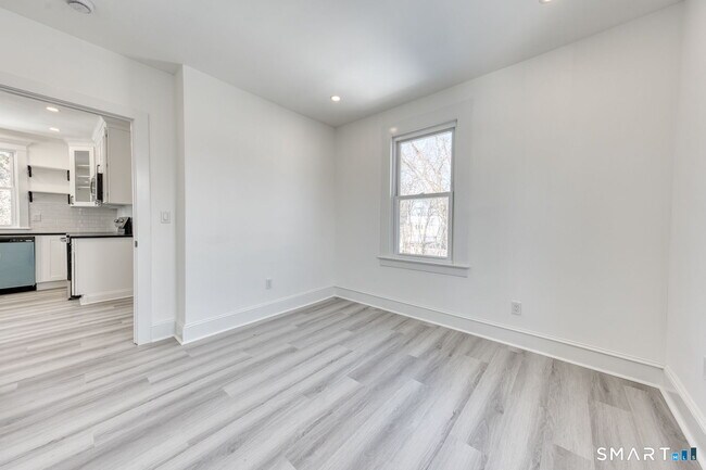 Building Photo - 44 Wallace Row