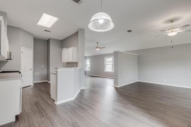 Building Photo - 16809 Bailey Jean Dr