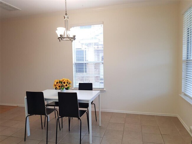 Building Photo - 16100 S Great Oaks Dr